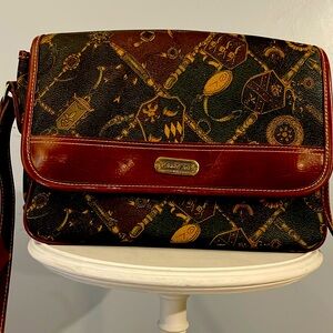 Carry Land cross body very cool print in great condition